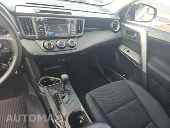 2017 Toyota RAV4 LE – miniatura 11