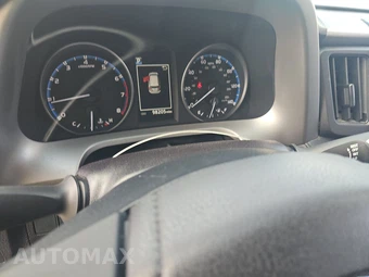 2017 Toyota RAV4 LE – miniatura 12