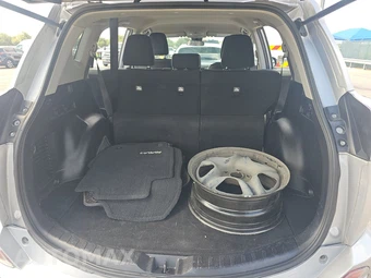 2017 Toyota RAV4 LE – miniatura 16