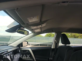 2017 Toyota RAV4 LE – miniatura 17