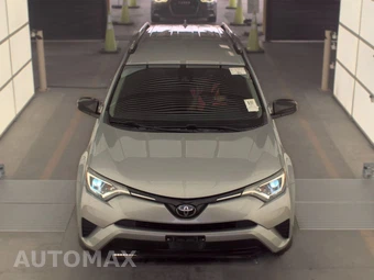 2017 Toyota RAV4 LE – miniatura 2