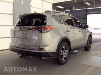 2017 Toyota RAV4 LE – miniatura 4