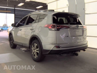 2017 Toyota RAV4 LE – miniatura 6