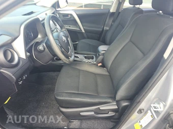 2017 Toyota RAV4 LE – miniatura 7
