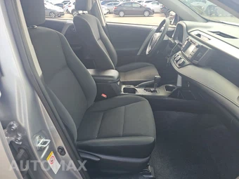 2017 Toyota RAV4 LE – miniatura 8