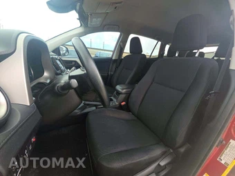 2017 Toyota RAV4 LE – miniatura 3