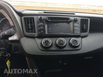2017 Toyota RAV4 LE – miniatura 7