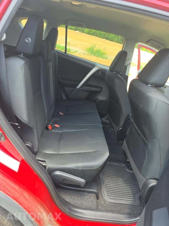 2017 Toyota RAV4 LE – miniatura 13