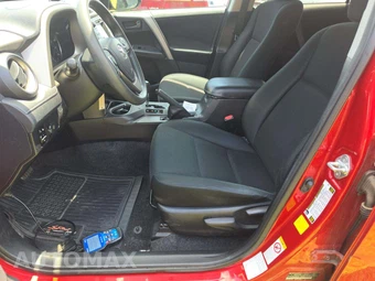 2017 Toyota RAV4 LE – miniatura 3