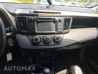 2017 Toyota RAV4 LE – miniatura 7