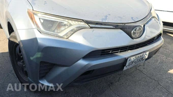 2017 Toyota RAV4 LE - miniatura 25