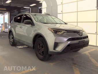 2017 Toyota RAV4 LE - miniatura 3