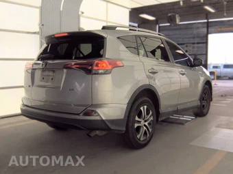 2017 Toyota RAV4 LE - miniatura 4