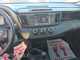 2017 Toyota RAV4 LE - miniatura 11