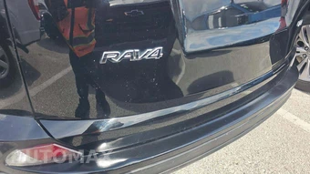 2017 Toyota RAV4 LE - miniatura 26