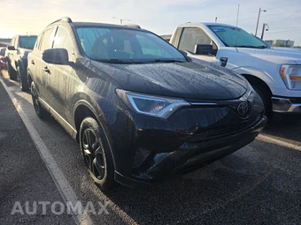 2017 Toyota RAV4 LE - miniatura 3