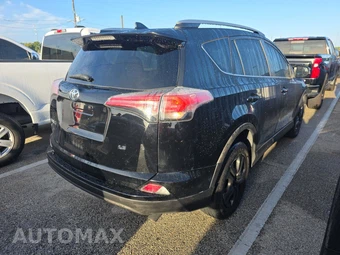 2017 Toyota RAV4 LE - miniatura 4