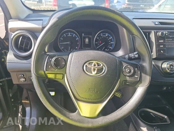 2017 Toyota RAV4 LE – miniatura 10