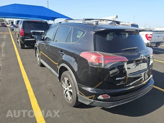 2017 Toyota RAV4 LE – miniatura 6