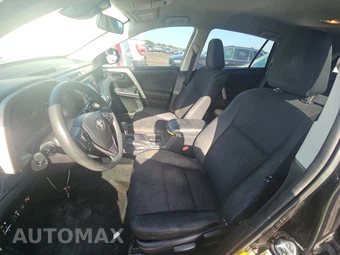 2017 Toyota RAV4 LE – miniatura 7