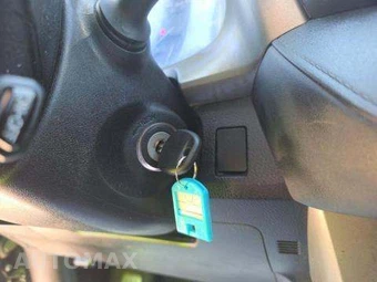 2017 Toyota RAV4 LE – miniatura 9
