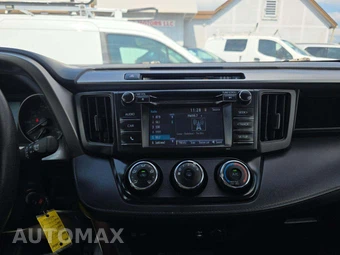 2017 Toyota RAV4 LE – miniatura 10