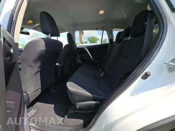 2017 Toyota RAV4 LE – miniatura 13