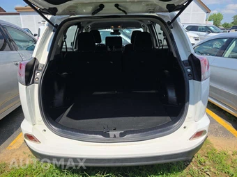 2017 Toyota RAV4 LE – miniatura 14
