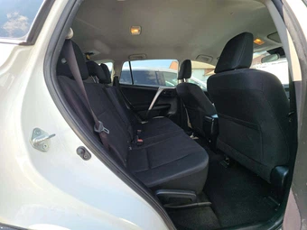 2017 Toyota RAV4 LE – miniatura 16