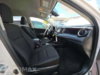 2017 Toyota RAV4 LE – miniatura 18