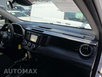 2017 Toyota RAV4 LE – miniatura 19