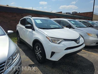 2017 Toyota RAV4 LE – miniatura 4
