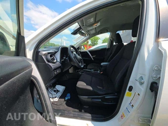2017 Toyota RAV4 LE – miniatura 6