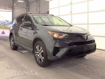 2017 Toyota RAV4 LE - miniatura 3