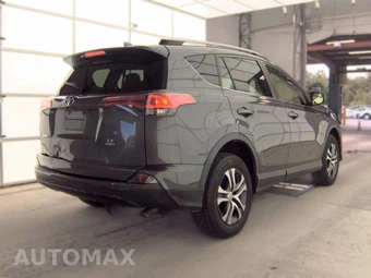 2017 Toyota RAV4 LE - miniatura 4