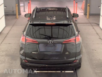 2017 Toyota RAV4 LE - miniatura 5
