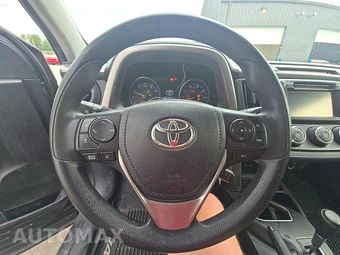 2017 Toyota RAV4 LE – miniatura 10