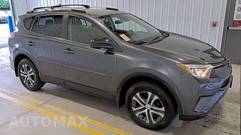 2017 Toyota RAV4 LE – miniatura 3