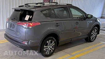 2017 Toyota RAV4 LE – miniatura 4