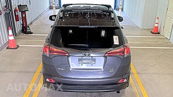 2017 Toyota RAV4 LE – miniatura 5