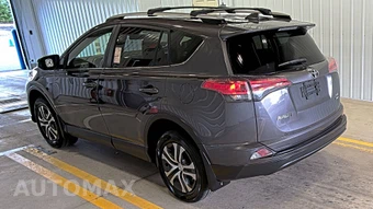 2017 Toyota RAV4 LE – miniatura 6