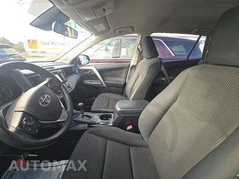 2017 Toyota RAV4 LE – miniatura 7