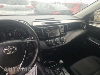 2017 Toyota RAV4 LE – miniatura 11