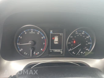 2017 Toyota RAV4 LE – miniatura 12