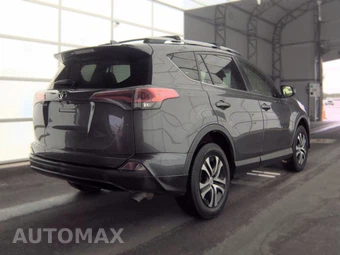 2017 Toyota RAV4 LE – miniatura 4