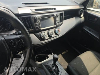 2017 Toyota RAV4 LE – miniatura 11