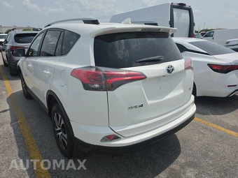 2017 Toyota RAV4 LE – miniatura 6