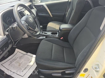 2017 Toyota RAV4 LE – miniatura 7