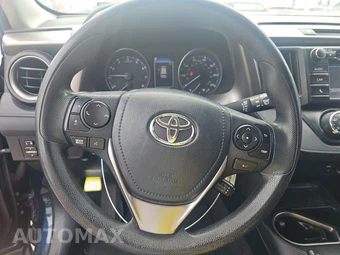 2017 Toyota RAV4 LE – miniatura 10