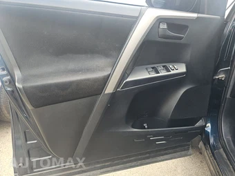 2017 Toyota RAV4 LE – miniatura 9